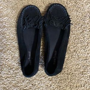 Minnetonka women’s Size 8 moccasins